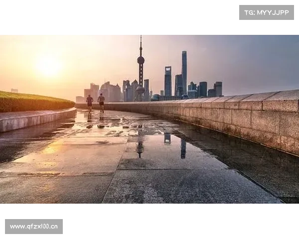 上海人注意梅雨升级为2.0版！雨要下不下，烫得冒烟儿…备好雨伞